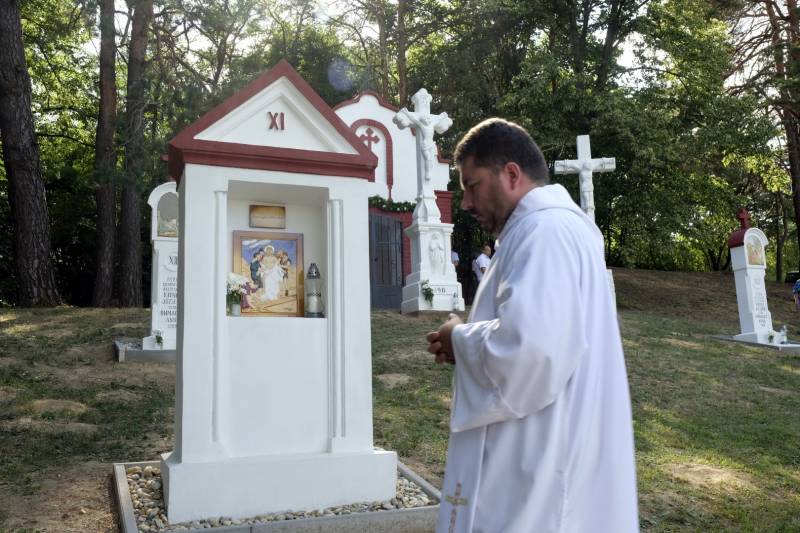 2021.06.30_Gödre felújított kálvária (67).JPG